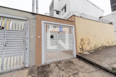 Casa à venda com 72m², 2 quartos e 2 vagasFachada