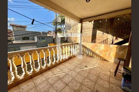 Casa à venda com 340m², 3 quartos e 1 vaga Casa à venda com 340m², 3 quartos e 1 vagaVaranda