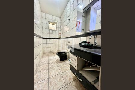 Casa à venda com 340m², 3 quartos e 1 vaga Casa à venda com 340m², 3 quartos e 1 vagaBanheiro social