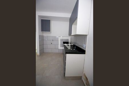 Sala e Cozinha de kitnet/studio para alugar com 1 quarto, 28m² em Jardim Miriam, São Paulo