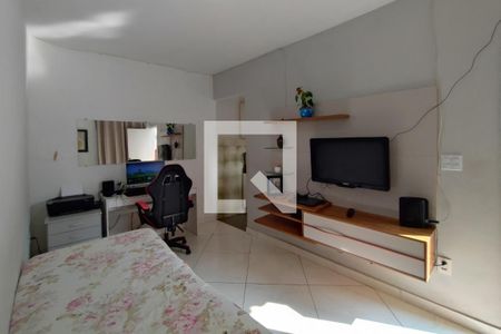 Casa à venda com 247m², 3 quartos e 2 vagas Casa à venda com 247m², 3 quartos e 2 vagasEdícula - Sala