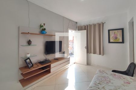 Casa à venda com 247m², 3 quartos e 2 vagas Casa à venda com 247m², 3 quartos e 2 vagasEdícula - Sala