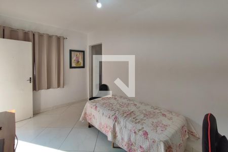 Casa à venda com 247m², 3 quartos e 2 vagas Casa à venda com 247m², 3 quartos e 2 vagasEdícula - Sala