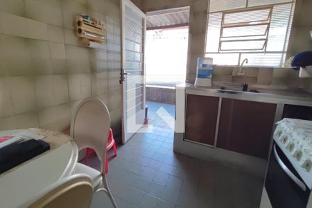 Casa à venda com 247m², 3 quartos e 2 vagas Casa à venda com 247m², 3 quartos e 2 vagasCozinha