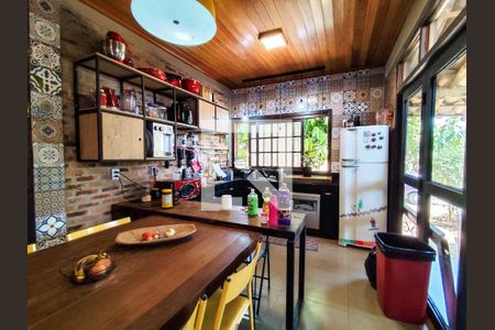 Casa à venda com 300m², 4 quartos e 5 vagasCozinha