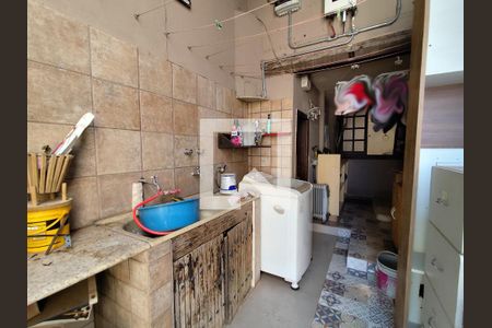 Casa à venda com 300m², 4 quartos e 5 vagasÁrea de serviço 