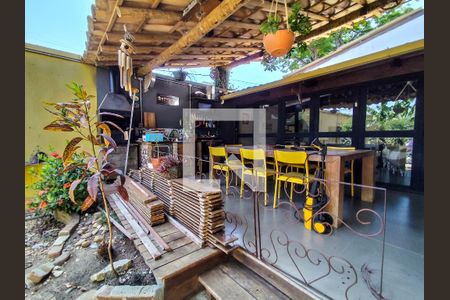 Casa à venda com 300m², 4 quartos e 5 vagasVaranda