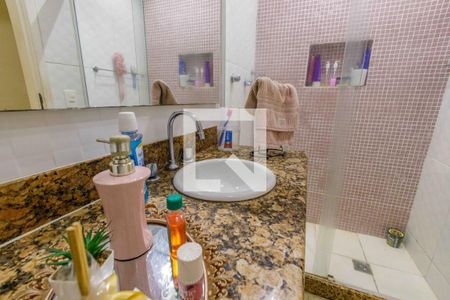 Apartamento à venda com 210m², 3 quartos e 3 vagas Apartamento à venda com 210m², 3 quartos e 3 vagasBanheiro Social