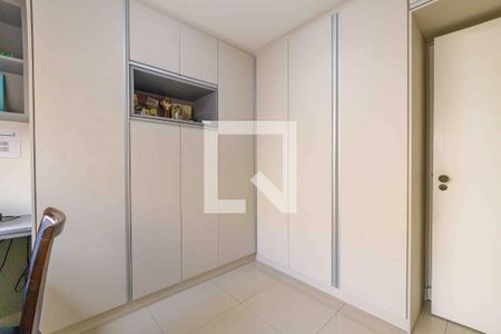 Apartamento à venda com 210m², 3 quartos e 3 vagas Apartamento à venda com 210m², 3 quartos e 3 vagasQuarto 2