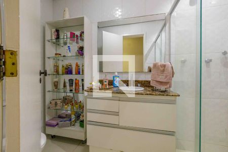 Apartamento à venda com 210m², 3 quartos e 3 vagas Apartamento à venda com 210m², 3 quartos e 3 vagasBanheiro Social