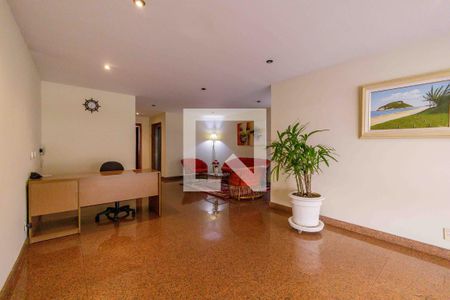 Apartamento à venda com 210m², 3 quartos e 3 vagas Apartamento à venda com 210m², 3 quartos e 3 vagasÁrea Comum Recepção