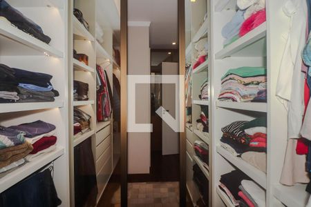 Casa à venda com 305m², 3 quartos e 2 vagasSuíte 1 - Closet