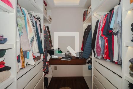 Casa à venda com 305m², 3 quartos e 2 vagasSuíte 1 - Closet