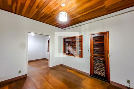 Casa à venda com 200m², 3 quartos e 6 vagasQuarto 2