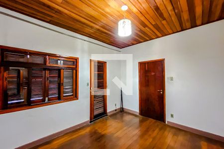 Casa à venda com 200m², 3 quartos e 6 vagasQuarto 2