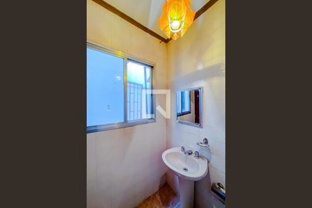 Casa à venda com 200m², 3 quartos e 6 vagasLavabo