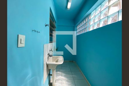 Casa à venda com 180m², 2 quartos e 1 vagaÁrea de Serviço