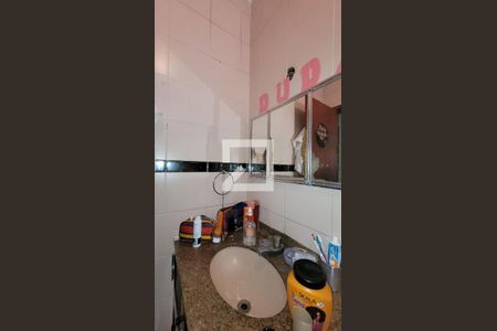 Casa à venda com 165m², 4 quartos e 2 vagasBanheiro