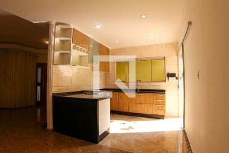 Casa à venda com 240m², 4 quartos e 6 vagas Casa à venda com 240m², 4 quartos e 6 vagasCozinha