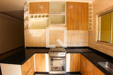 Casa à venda com 240m², 4 quartos e 6 vagas Casa à venda com 240m², 4 quartos e 6 vagasCozinha