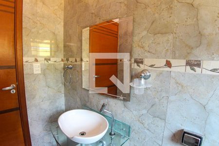 Casa à venda com 240m², 4 quartos e 6 vagas Casa à venda com 240m², 4 quartos e 6 vagasBanheiro 2