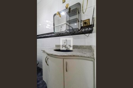 Casa à venda com 485m², 5 quartos e 6 vagasBanheiro social