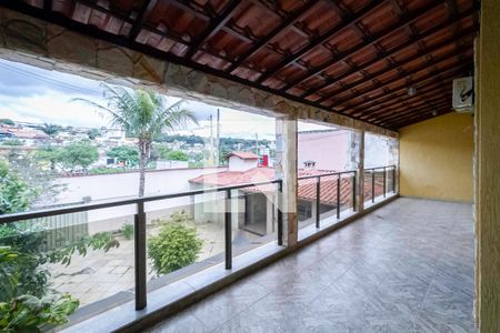 Casa à venda com 485m², 5 quartos e 6 vagasVaranda da sala 2