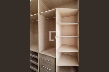 Casa à venda com 485m², 5 quartos e 6 vagasCloset da suíte 2