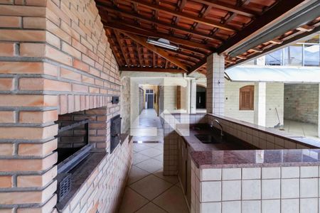 Casa à venda com 485m², 5 quartos e 6 vagasChurrasqueira