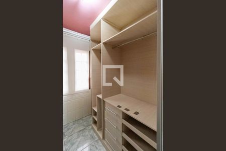 Casa à venda com 485m², 5 quartos e 6 vagasCloset da suíte 2