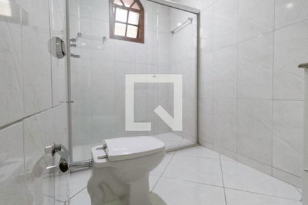 Casa à venda com 485m², 5 quartos e 6 vagasBanheiro da suíte 1