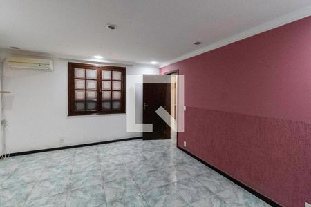 Casa à venda com 485m², 5 quartos e 6 vagasSuíte 2