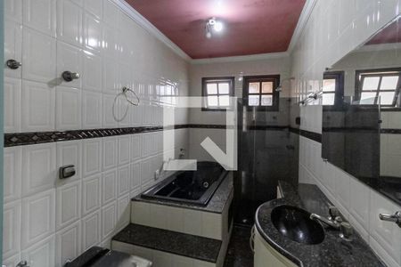 Casa à venda com 485m², 5 quartos e 6 vagasBanheiro da suíte 2