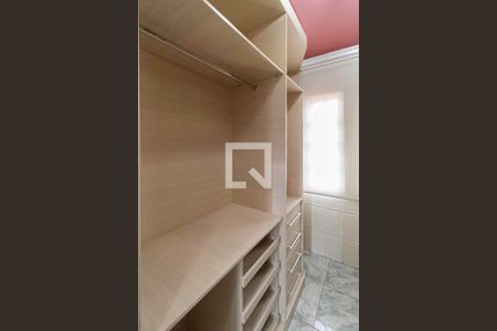 Casa à venda com 485m², 5 quartos e 6 vagasCloset da suíte 2