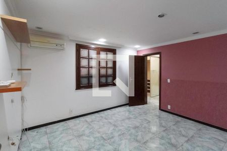 Casa à venda com 485m², 5 quartos e 6 vagasSuíte 2