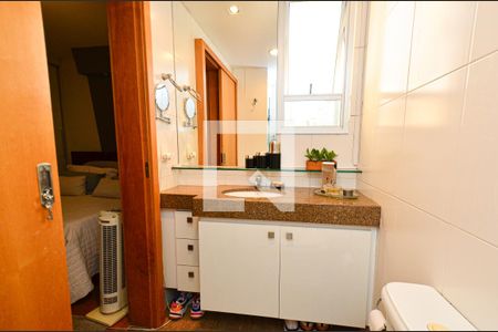 Apartamento à venda com 192m², 3 quartos e 3 vagasBanheiro suite