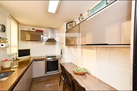 Apartamento à venda com 192m², 3 quartos e 3 vagasCozinha