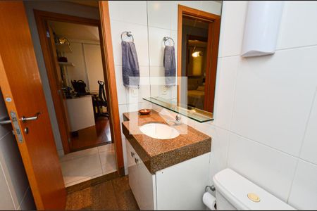 Apartamento à venda com 192m², 3 quartos e 3 vagasBanheiro social