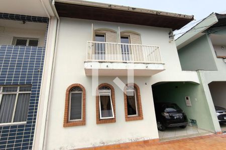 Casa de condomínio à venda com 156m², 3 quartos e 3 vagasFachada