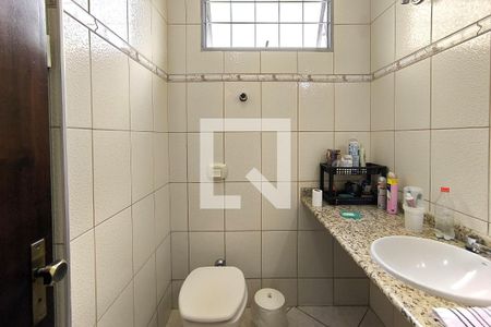 Casa de condomínio à venda com 156m², 3 quartos e 3 vagasBanheiro