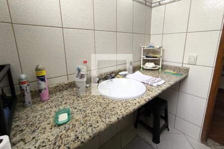 Casa de condomínio à venda com 156m², 3 quartos e 3 vagasBanheiro
