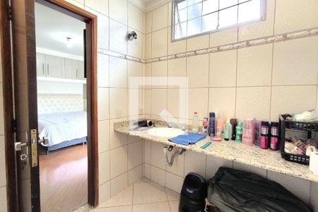 Casa de condomínio à venda com 156m², 3 quartos e 3 vagasBanheiro Quarto 1