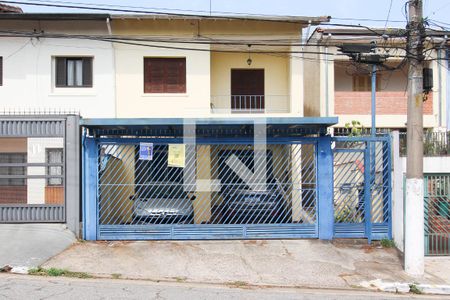 Casa à venda com 175m², 3 quartos e 3 vagas Casa à venda com 175m², 3 quartos e 3 vagasFachada