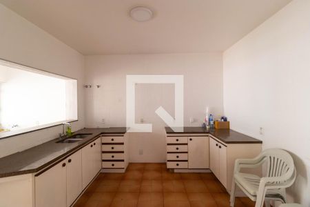 Casa à venda com 295m², 4 quartos e 16 vagas Casa à venda com 295m², 4 quartos e 16 vagasCozinha