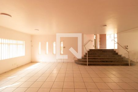 Casa à venda com 295m², 4 quartos e 16 vagas Casa à venda com 295m², 4 quartos e 16 vagasSalas