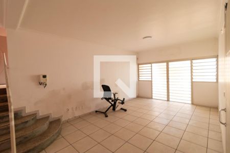 Casa à venda com 295m², 4 quartos e 16 vagas Casa à venda com 295m², 4 quartos e 16 vagasSalas