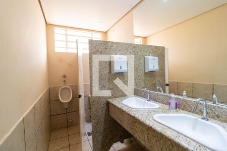 Casa à venda com 295m², 4 quartos e 16 vagas Casa à venda com 295m², 4 quartos e 16 vagasBanheiro 01