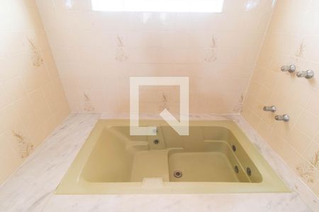 Casa à venda com 295m², 4 quartos e 16 vagas Casa à venda com 295m², 4 quartos e 16 vagasBanheiro da Suíte 01