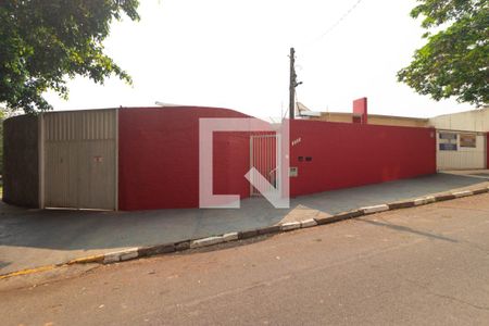 Casa à venda com 295m², 4 quartos e 16 vagas Casa à venda com 295m², 4 quartos e 16 vagasFachada