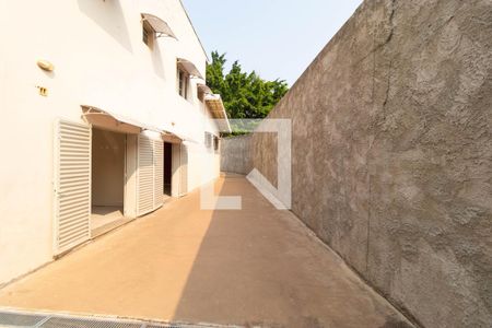 Casa à venda com 295m², 4 quartos e 16 vagas Casa à venda com 295m², 4 quartos e 16 vagasQuintal